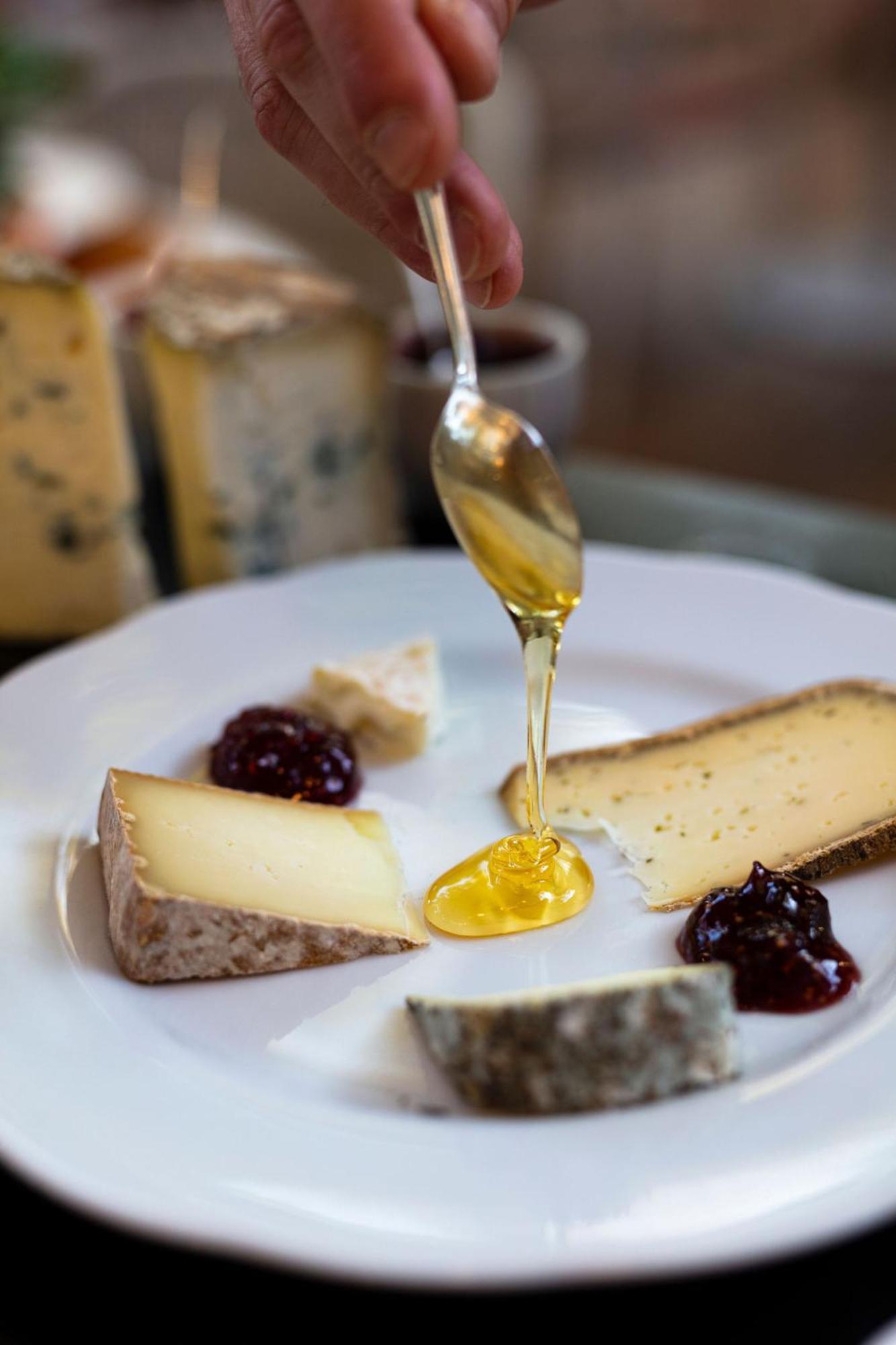 Hotel Et Restaurant La Bastide Bourrelly - Mathias Dandine Cabriès Екстериор снимка