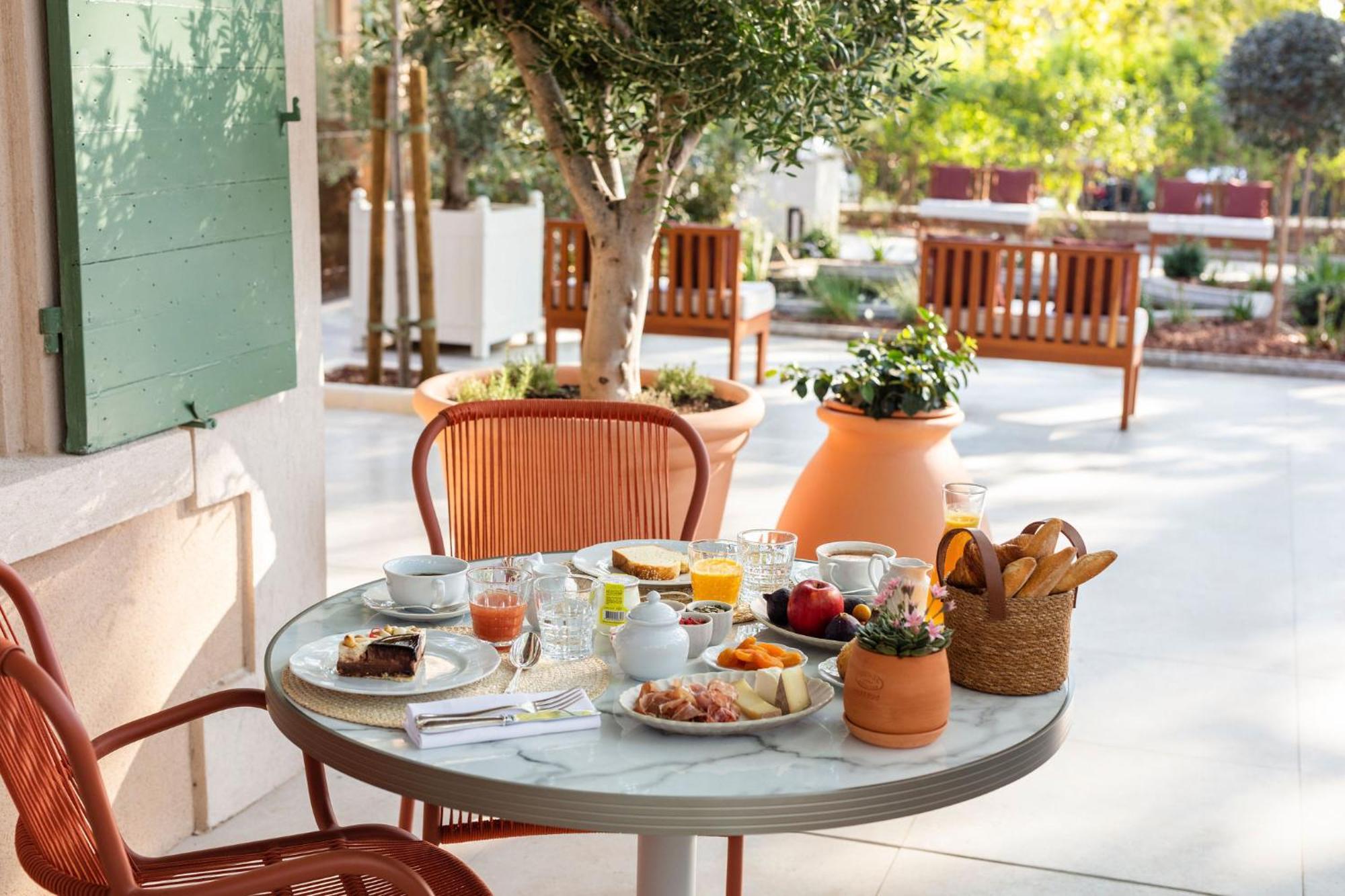 Hotel Et Restaurant La Bastide Bourrelly - Mathias Dandine Cabriès Екстериор снимка